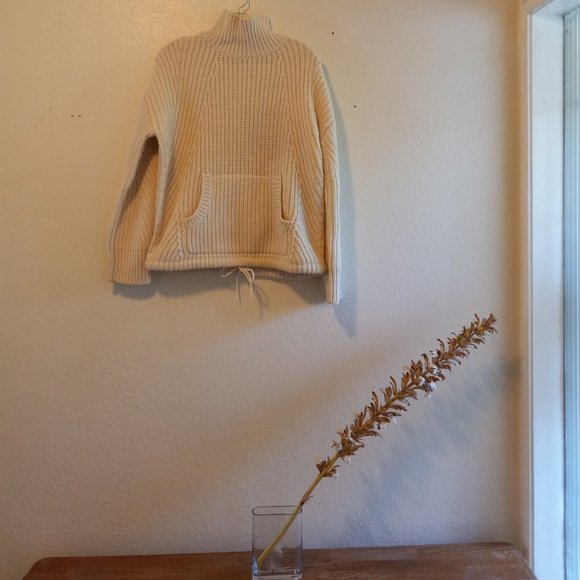 J Crew Ivory/French Vanilla Chunky Knit Front Pocket Sweater Size S EUC - Picture 1 of 16